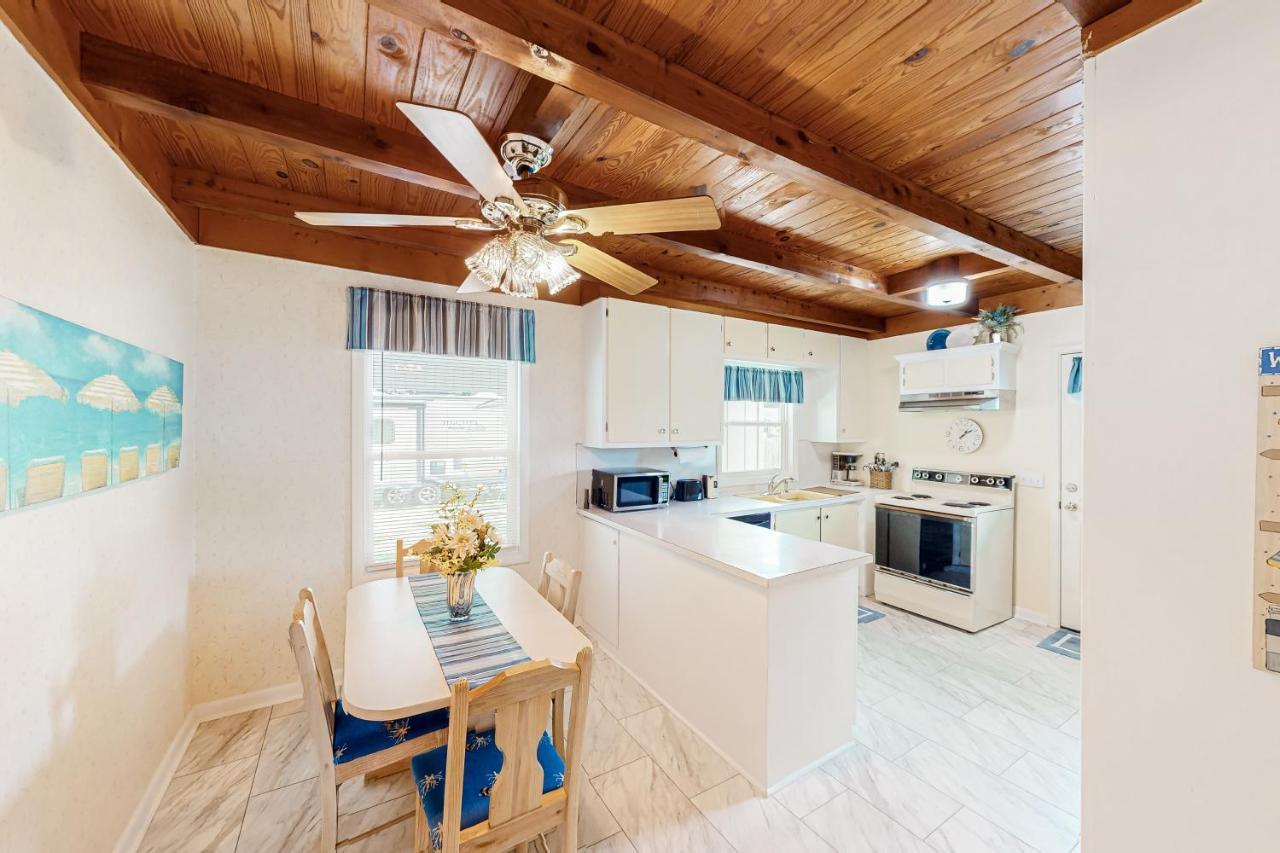 Ginny'S Coastal Cottage Oak Island Εξωτερικό φωτογραφία